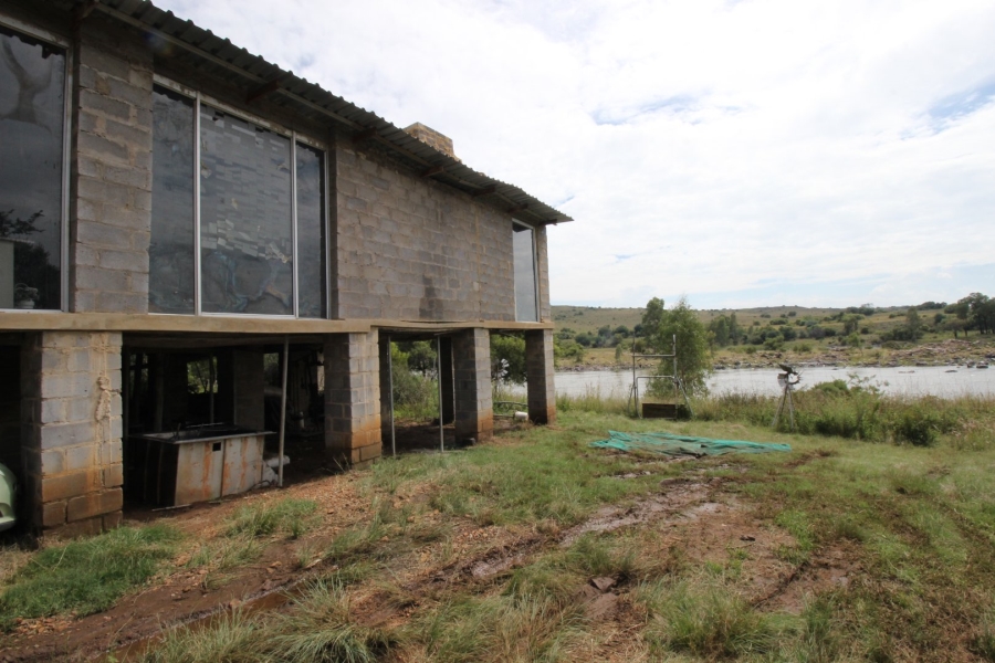 3 Bedroom Property for Sale in Lake Deneysville Free State